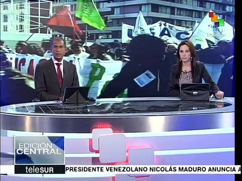 Chilenos marchan por una educación gratuita y pública