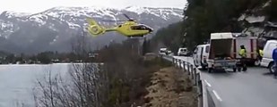 norwegian medical helicopter, lands on highway guardrail when arriving at an accident.-Fll3eURV9zY