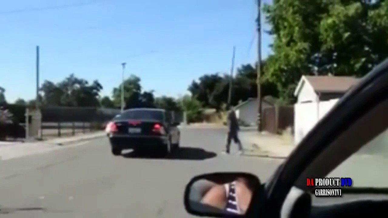 PRANK TURNS INTO SHOOTOUT IN DA HOOD,CAMERA MAN GONE TOO FAR..DA PRODUCT DVD