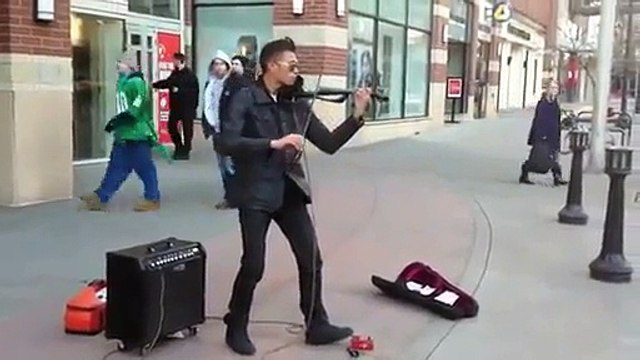 Rus Sokak Sanatçısından Müthiş Keman Dinletisi - Funny Video - video Droles