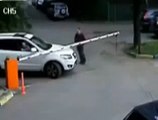 Sarhoş sürücü spin atıp bariyerlere girdi, Traffic Accident - Funny Video - video Droles
