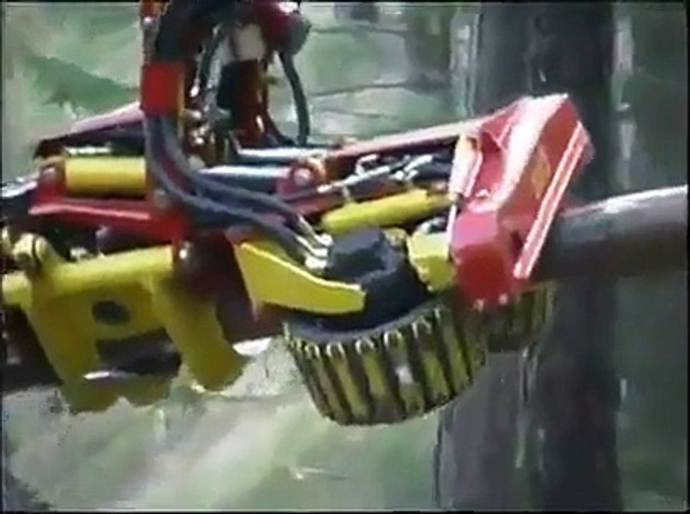 Son teknoloji ağaç kesme motoru - Funny Video - video Droles