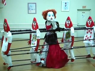 Dancing Queen ballato da una maschera spaventosa