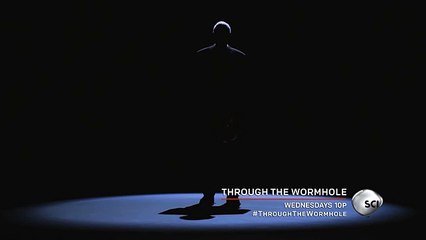 Morgan Freeman inala elio e... ascoltate cosa succede!