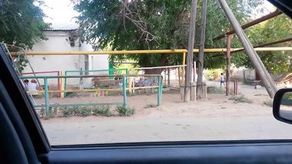 Приехал за дочкой в садик и прибавил музыку,а тут)))