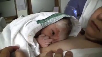 Ребенку 15 мин отроду, КРУТО поздоровался с папой )