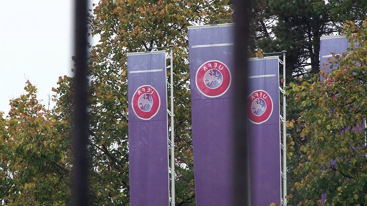 Uefa apoia Platini e não quer adiamento das ele...
