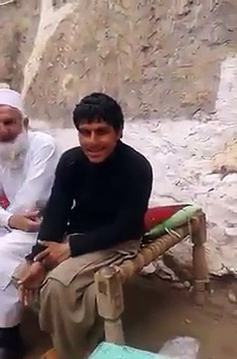 Funny PATHAN singing Pakistan National Anthem - WILL HELL CRY LOL