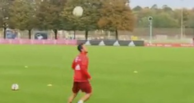 Thiago Alcántara superbe trick! | FC Bayern München