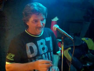 Thierry Chante Qu'est ce que tu croyais live 2000 Johnny Hallyday