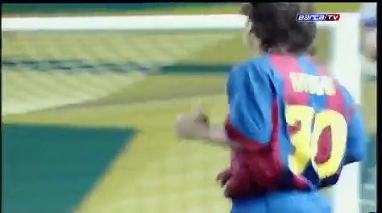 اول مباراة للاسطوره ليونيل ميسي مع الفريق الاول عام 2004