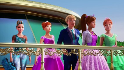 Los campistas cantan Hacia el campamento | Barbie