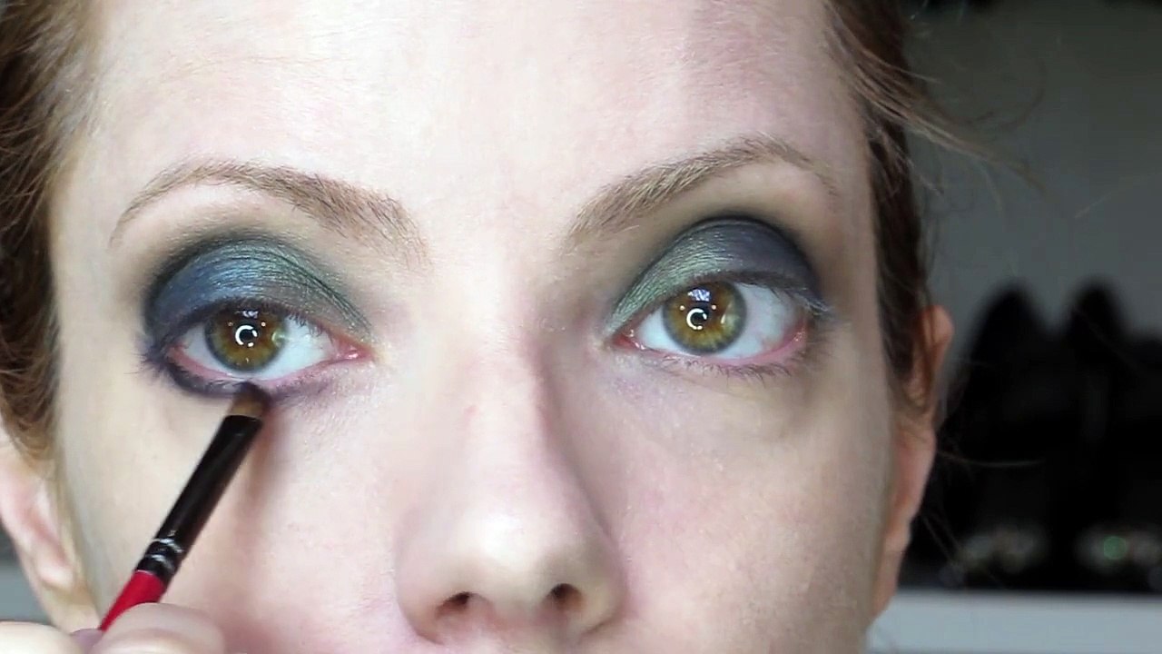 Julia Petit passo a passo azul e verde Maquiagem