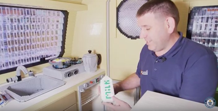 Guinness des Records : Une caravane taille réelle en LEGO !