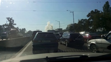 В Киеве на дороге загорелся автомобиль