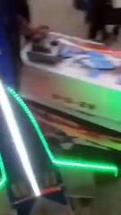 کیا کمال کا کھلونا جہاز بنایا ہے