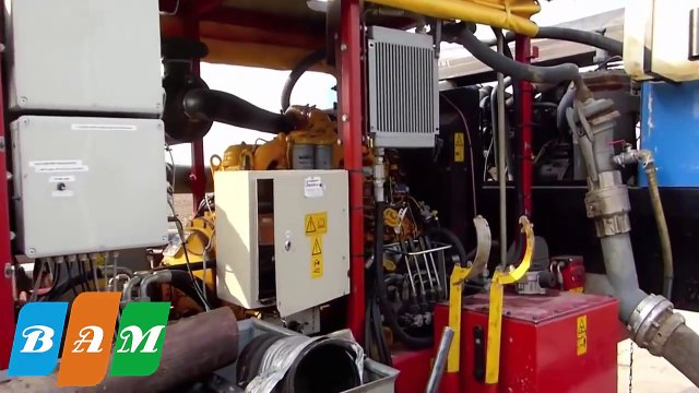 amazing tractor videos | New Holland T8050 on tracks with 8row Grimme GL 860 Compacta