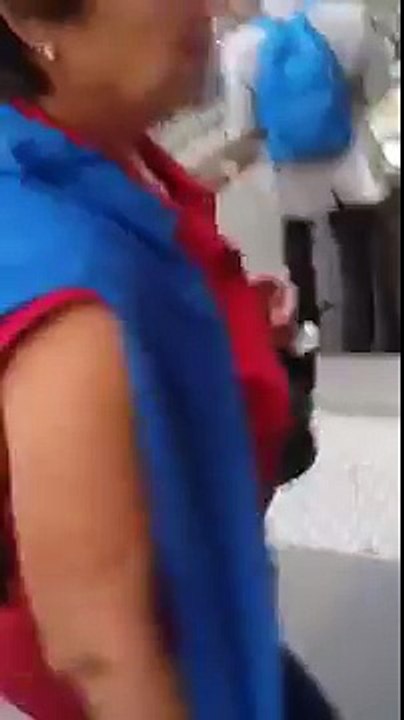 Un Fou Algérien En France harcèle une fille !