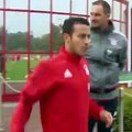 How Thiago Alcantara enters training.