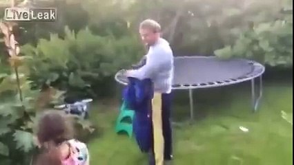 Папка показал как надо батутить!