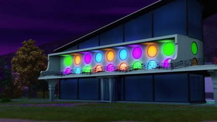 Salvando los campamentos Real y Pop | Barbie