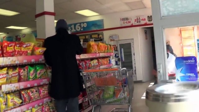 Robando tienda | bromas pesadas en la calle | bromas de risa | Videos de risa | Prankedy