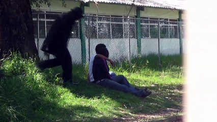 Persiguiendo Personas | Bromas pesadas en la calle | Videos de risa | Prankedy