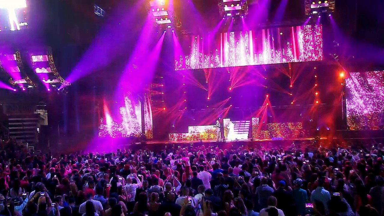 Tito 'El Bambino'-Miénteme (Ft. Anthony Santos) Live In Puerto Rico