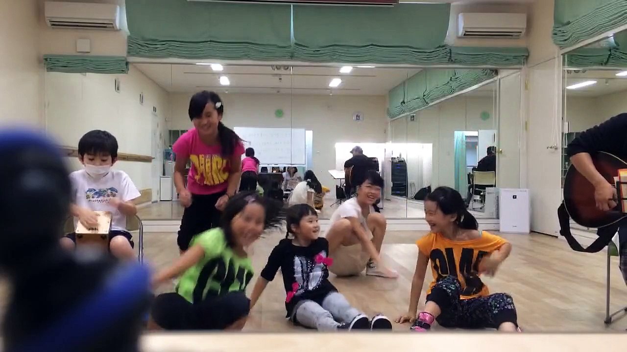 桜で歌って叩いてダンス