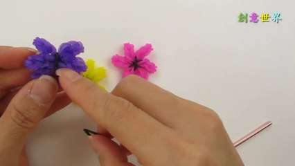 a cute daisy flower bracelet made from loom bands