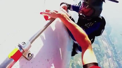 World Record Group Skydive  164-Person Formation