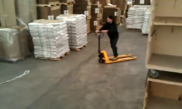 Pump truck fail - Hilarious guy riding a pump truck crashes