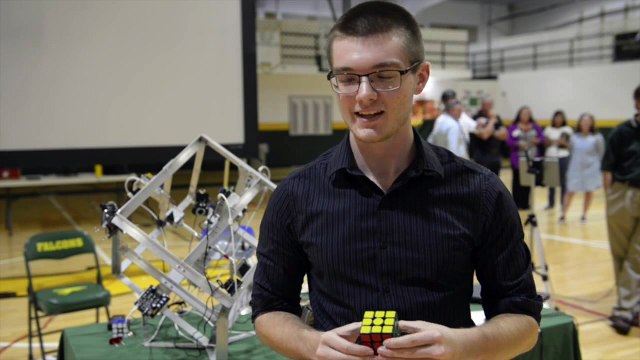 Un robot fini un Rubik's Cube en 2,39 sec et bat le record du monde