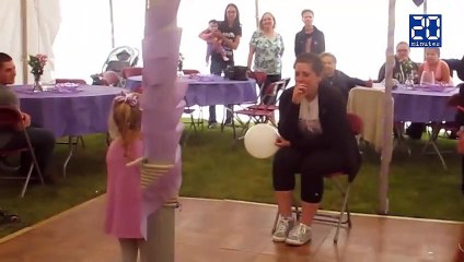 Une petite fille chante pour sa mère atteinte d'un cancer