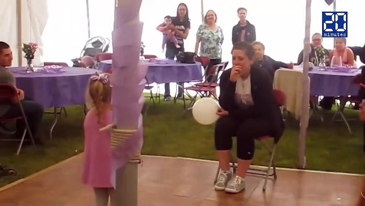 Une petite fille chante pour sa mère atteinte d'un cancer