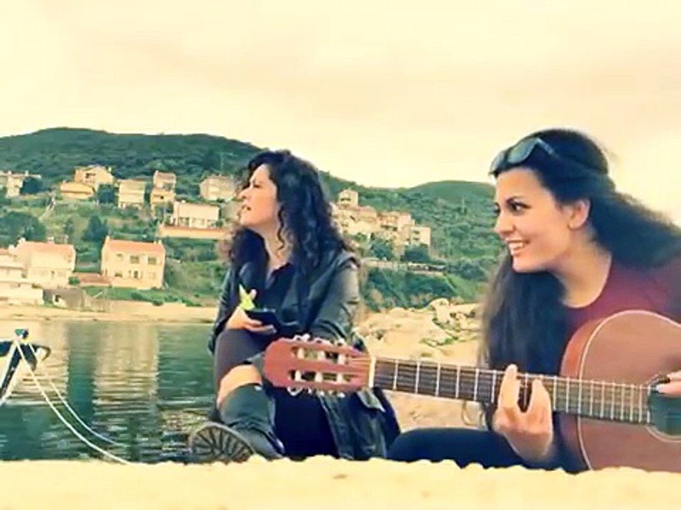 Tuğba Uzun Melis Aktaş Deniz üstünde fener dinle