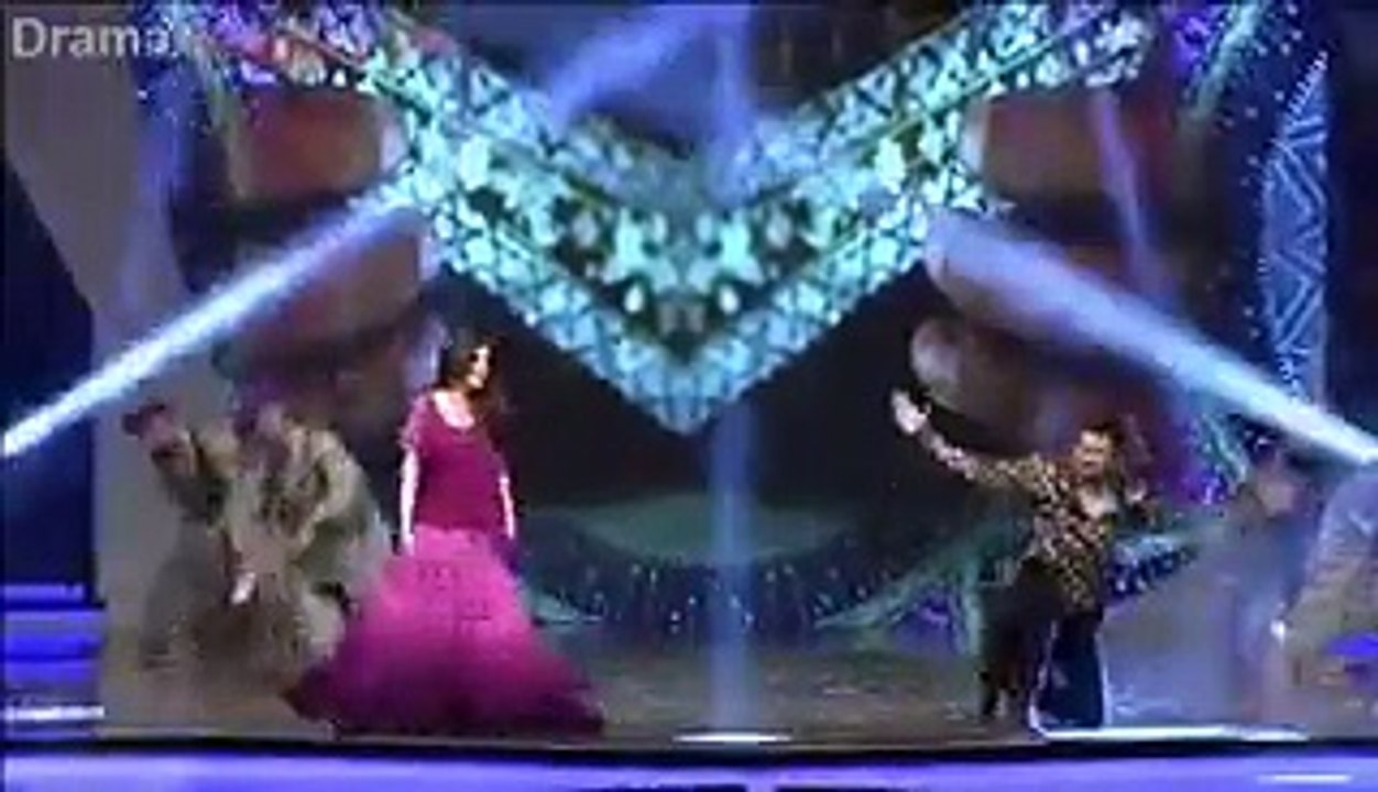 Excellent Dance Performance by Resham & Moammar Rana @ Lux Style Awards 2015