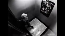 Asansörde Tek başına kalan Türbanlı kız