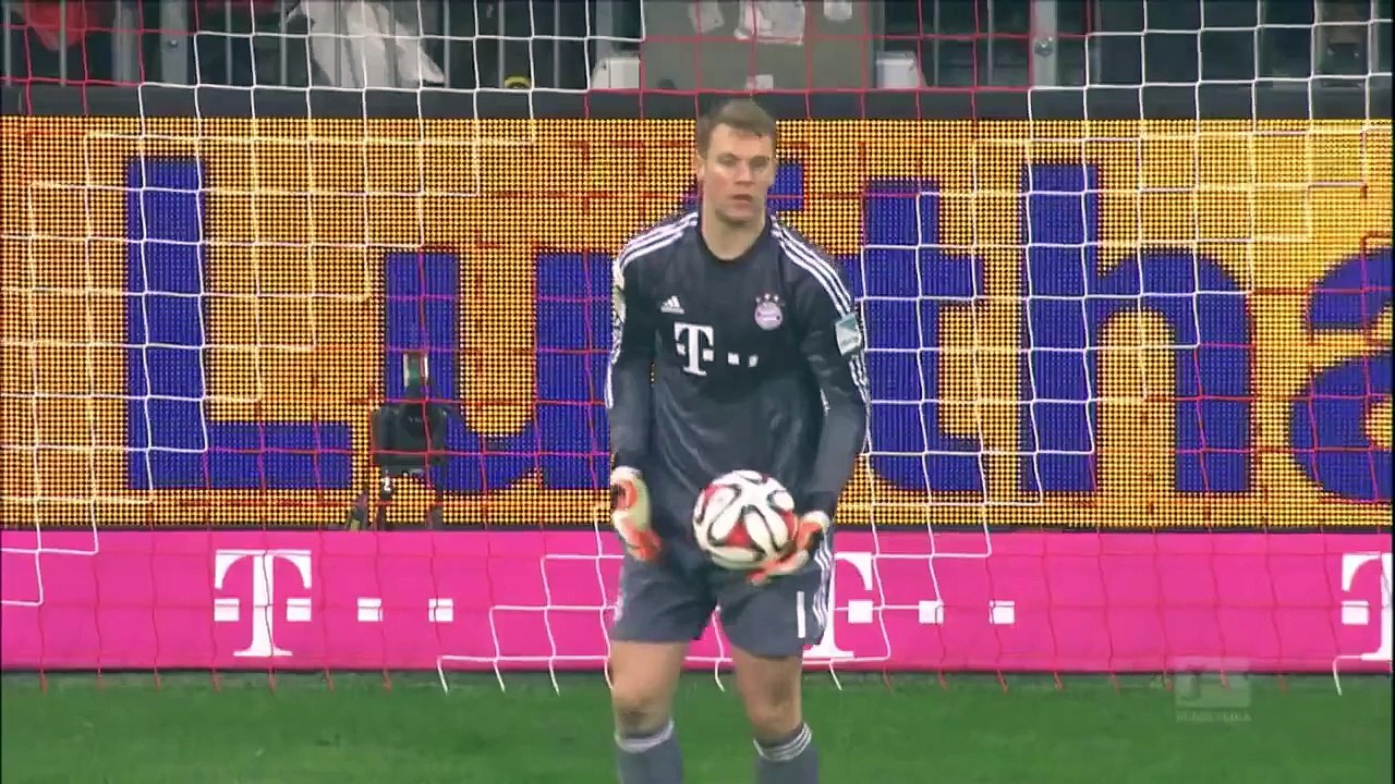 Os melhores do mundo também tem maus dias e sofre dois frangos na mesma partida!