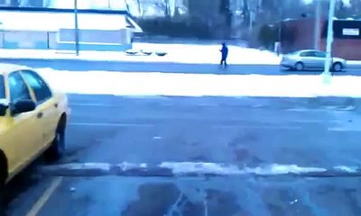 Dünyanın en garip araba itme şekli