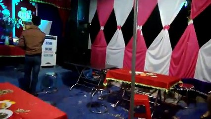 Thanh niên cứng hát "Vợ Người Ta" trong đám cưới