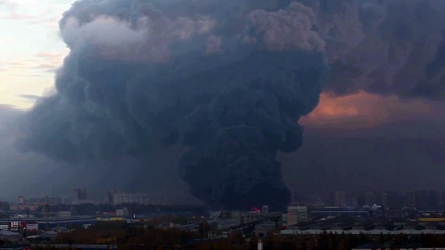 Сильный пожар на Парнасе, Санкт-Петербург, 17.10.2015