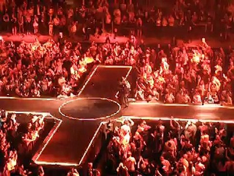 Madison Square Garden Concert 09-16-2015: Madonna - Burning Up