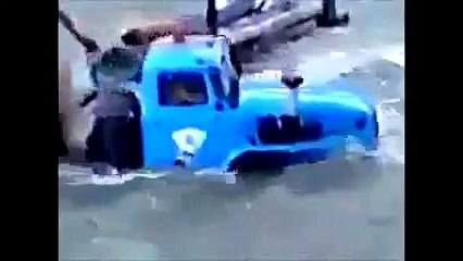 Unbelievable Skill of Truck Driver