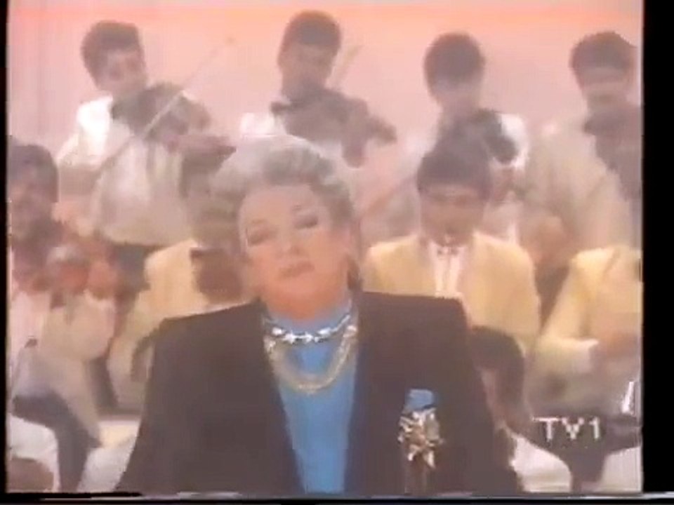 Zeki Müren Gözlerin Doğuyor Gecelerime ( Orijinal Klip )