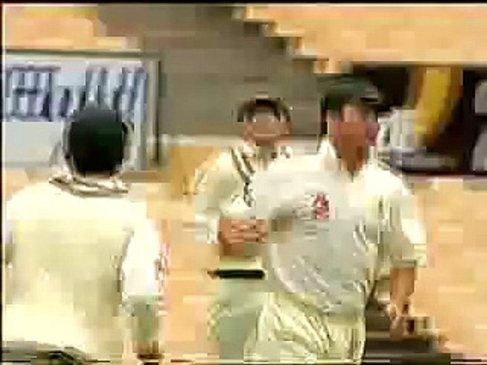 MOST AMAZING CATCH EVER IN CRICKET - RICKY PONTING 2003_low