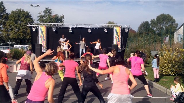 Zumba octobre rose du 17 octobre 2015 au Kiabi de Bizanos