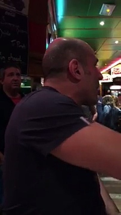 Moscato physiquement impliqué pendant France - All Blacks