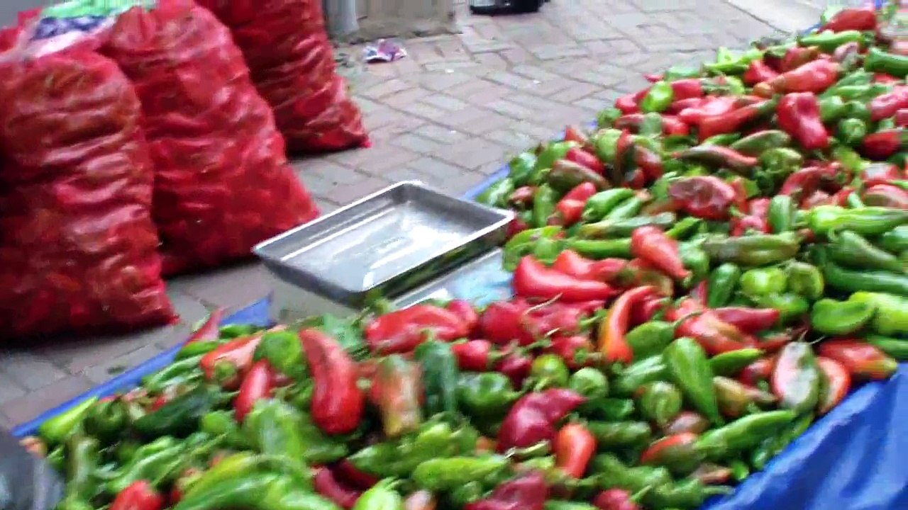 BANDIRMA CUMARTESİ PAZARINDA NE ALIRSAN 1 LİRA