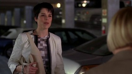Neve Campbell in Medium